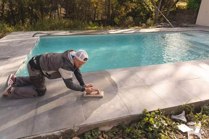Pose de carrelage piscine Nîmes